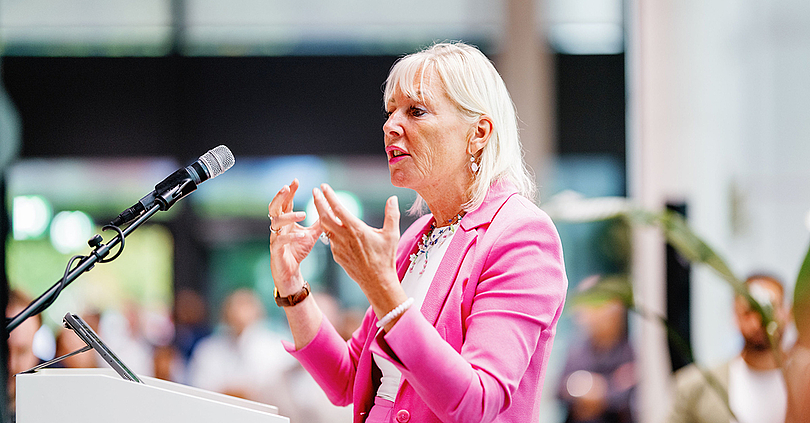 Prof. Dr. Kristina Sinemus, Hessische Ministerin für Digitalisierung und Innovation, eröffnete die Drinks Reception am Vorabend der German Datacenter Conference.